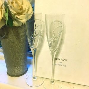 VERA WANG Champagne Flute Set - Love Knot Design